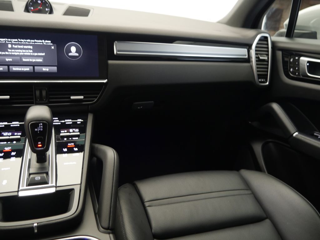 Thumbnail: 2023 Porsche Cayenne - 32