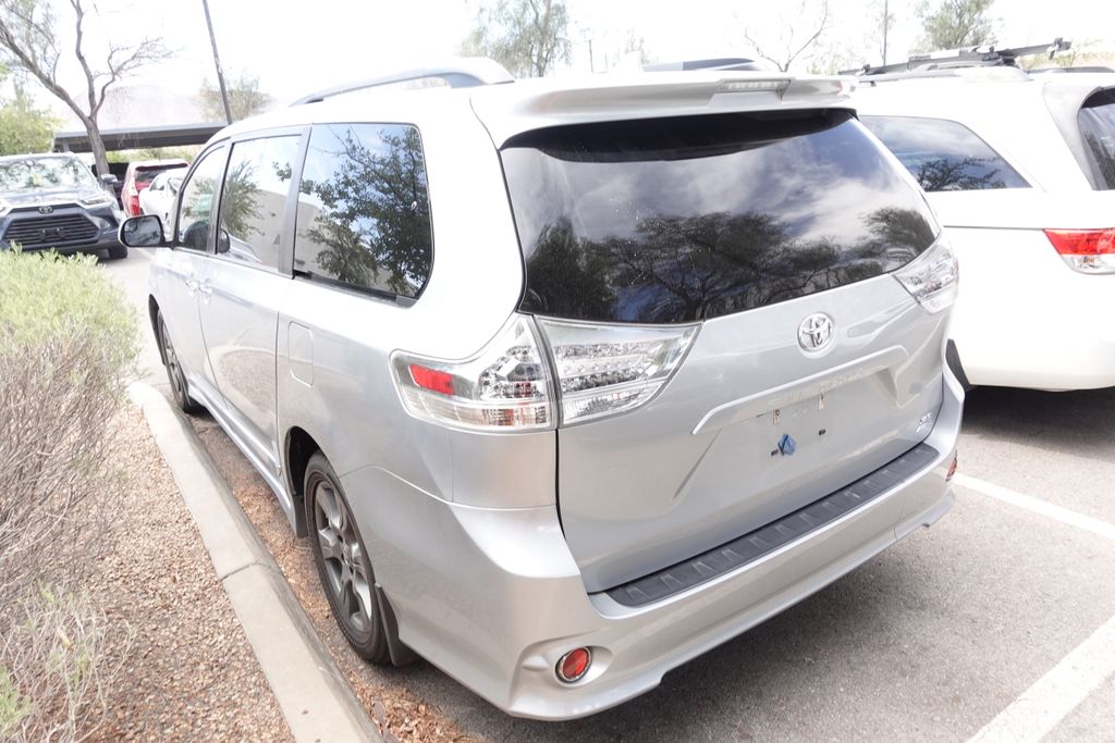 2020 Toyota Sienna SE V6 7-Passenger AWD's photo