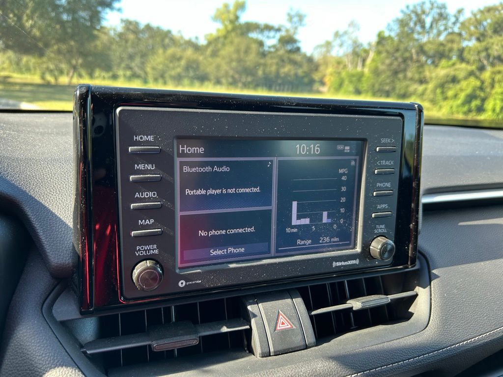 Thumbnail: 2021 Toyota RAV4 - 22