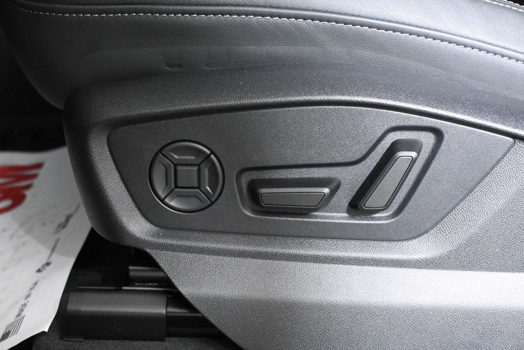 Thumbnail: 2026 Audi Q8 - 26