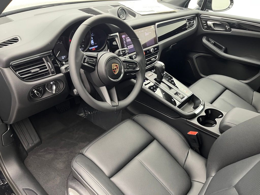 Thumbnail: 2025 Porsche Macan - 4