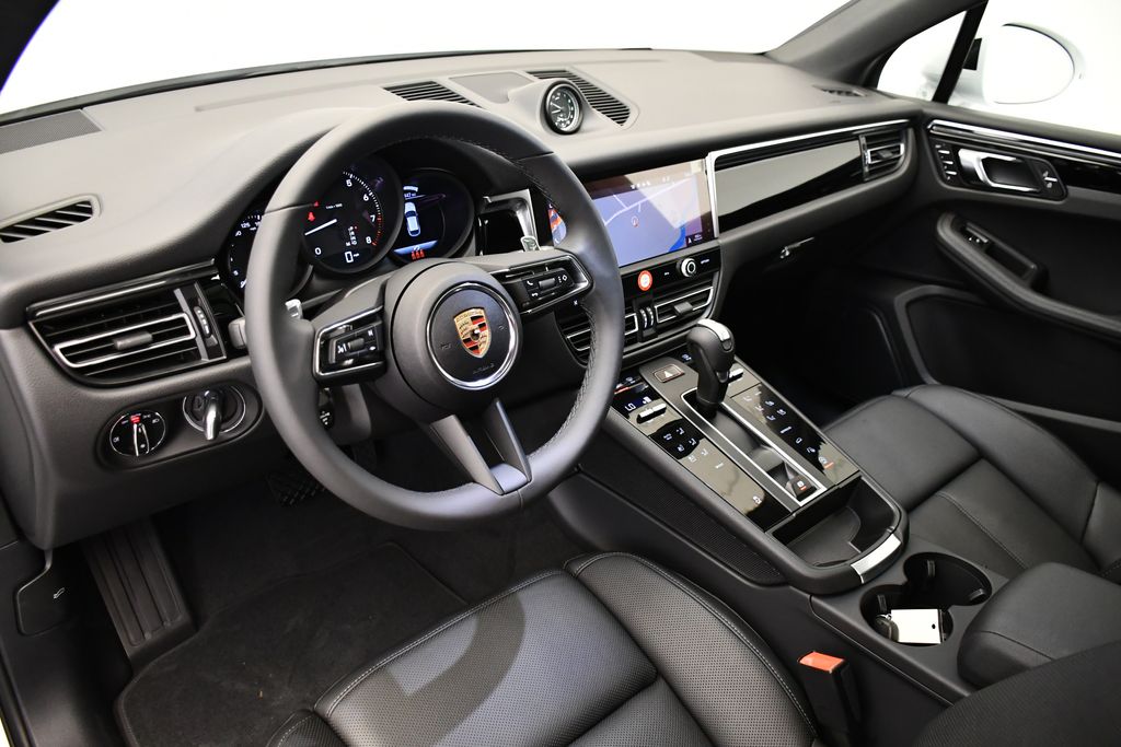 Thumbnail: 2025 Porsche Macan - 4