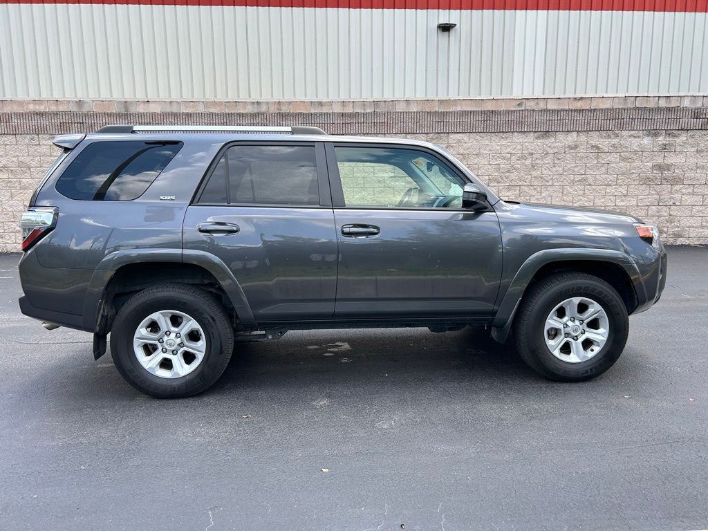 2022 Toyota 4Runner SR5 6