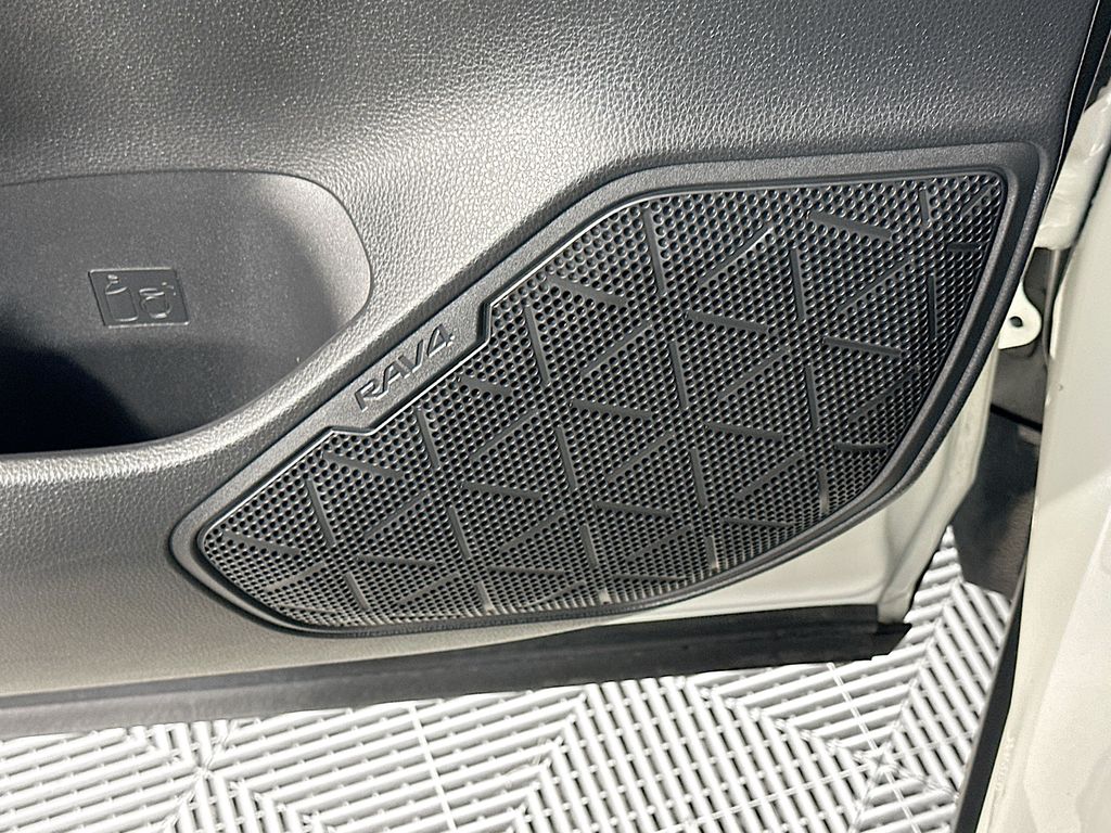 Thumbnail: 2021 Toyota RAV4 - 19