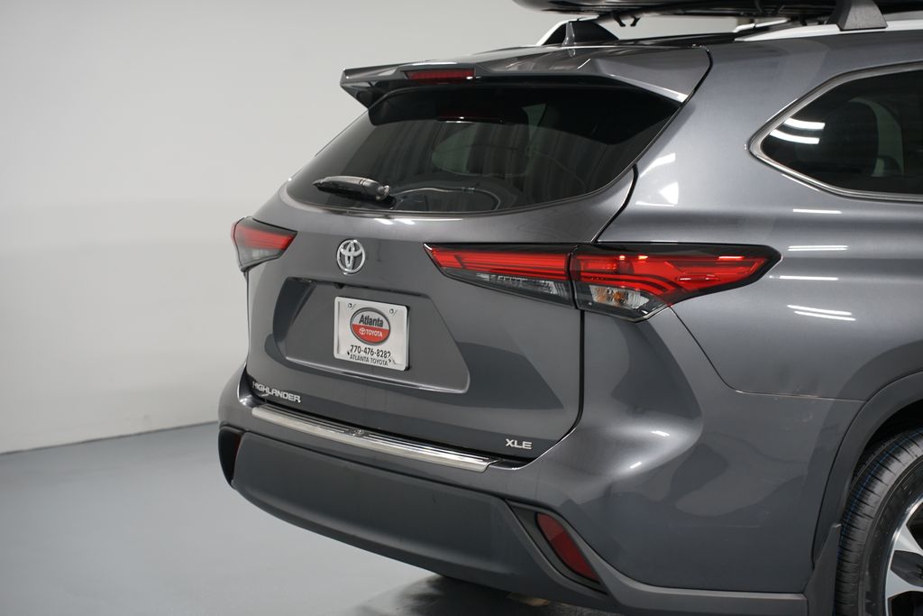 Thumbnail: 2023 Toyota Highlander - 9