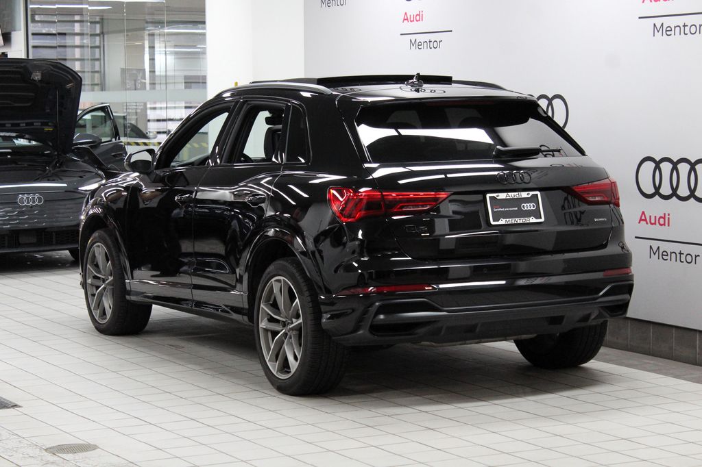 Thumbnail: 2022 Audi Q3 - 4