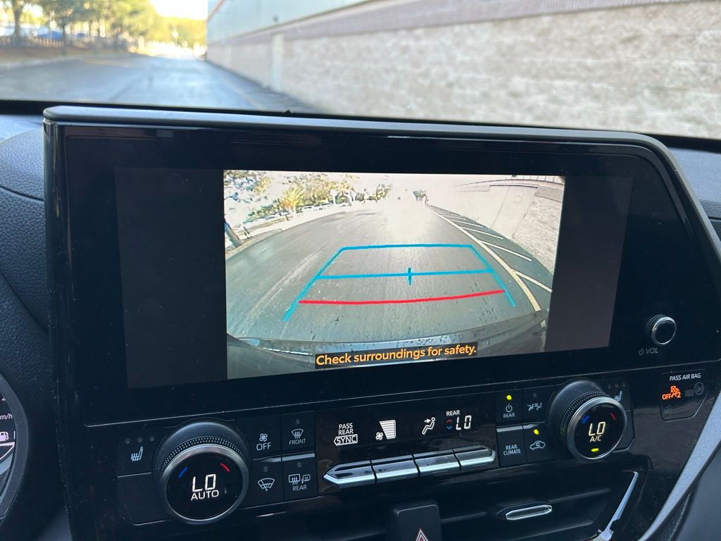 Thumbnail: 2023 Toyota Highlander - 25