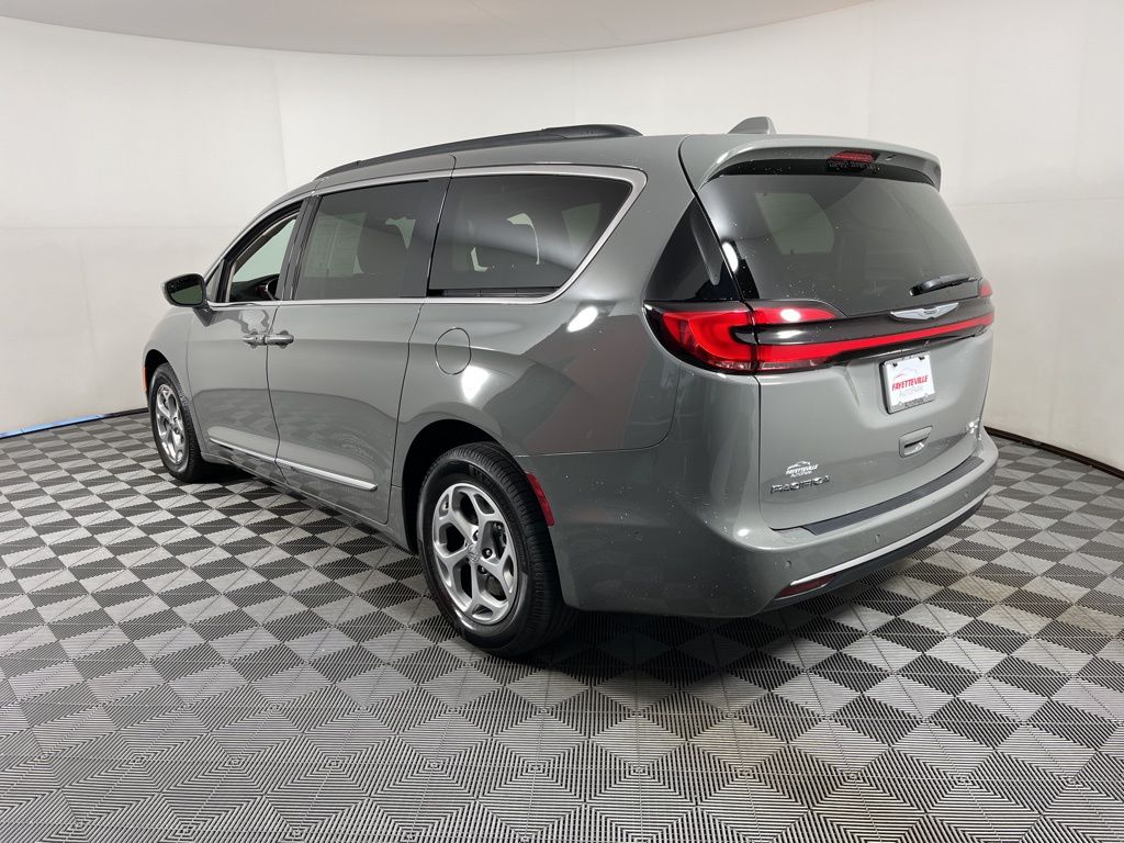 2022 Chrysler Pacifica Limited 3