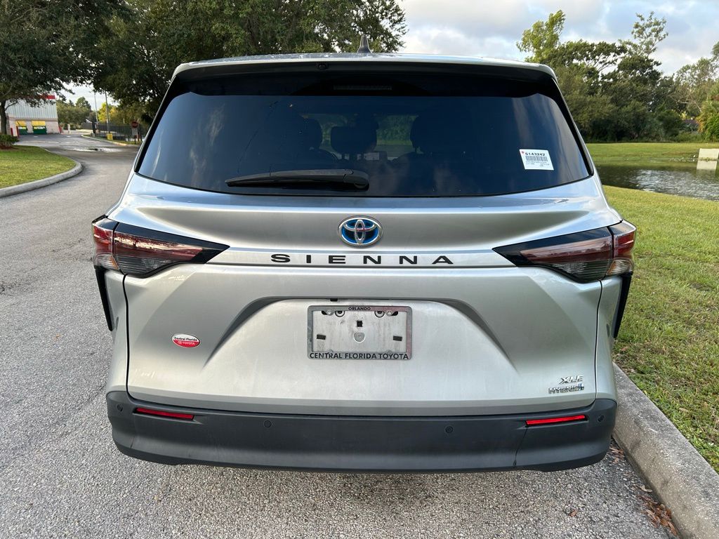 Thumbnail: 2023 Toyota Sienna - 4