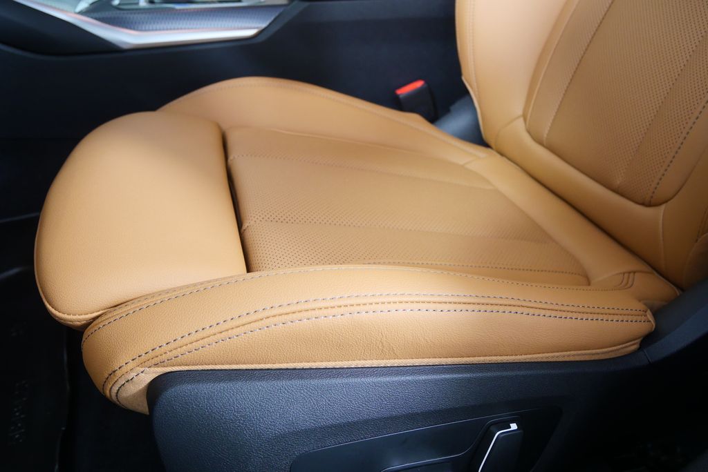 Thumbnail: 2025 BMW i4 - 9