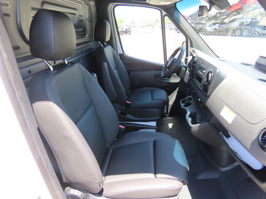 Thumbnail: 2025 Mercedes-Benz Sprinter - 20