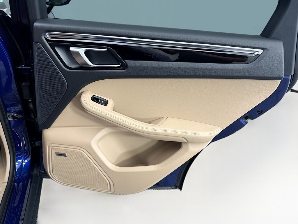 Thumbnail: 2026 Porsche Macan - 28