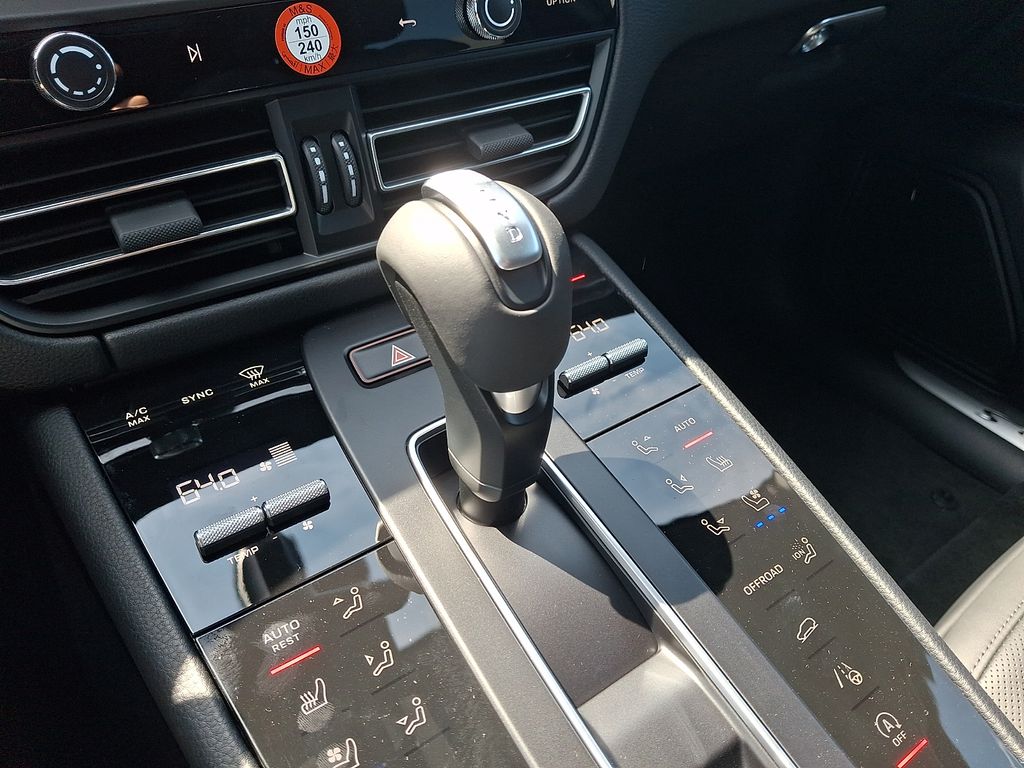Thumbnail: 2026 Porsche Macan - 19