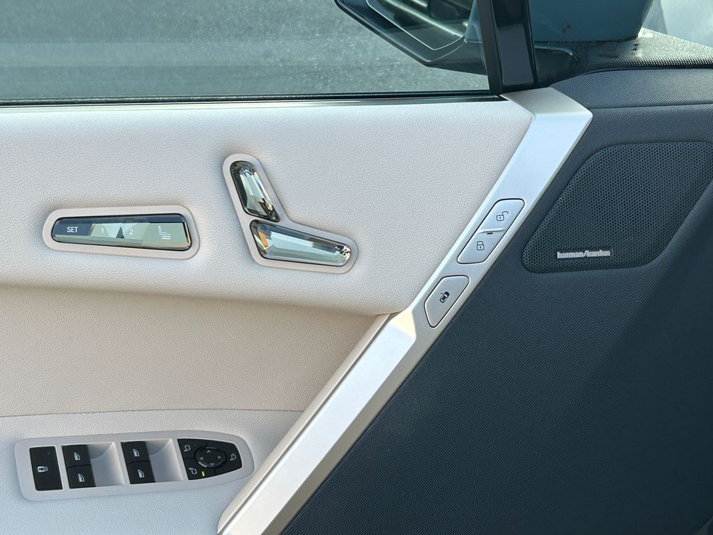 Thumbnail: 2023 BMW iX - 12