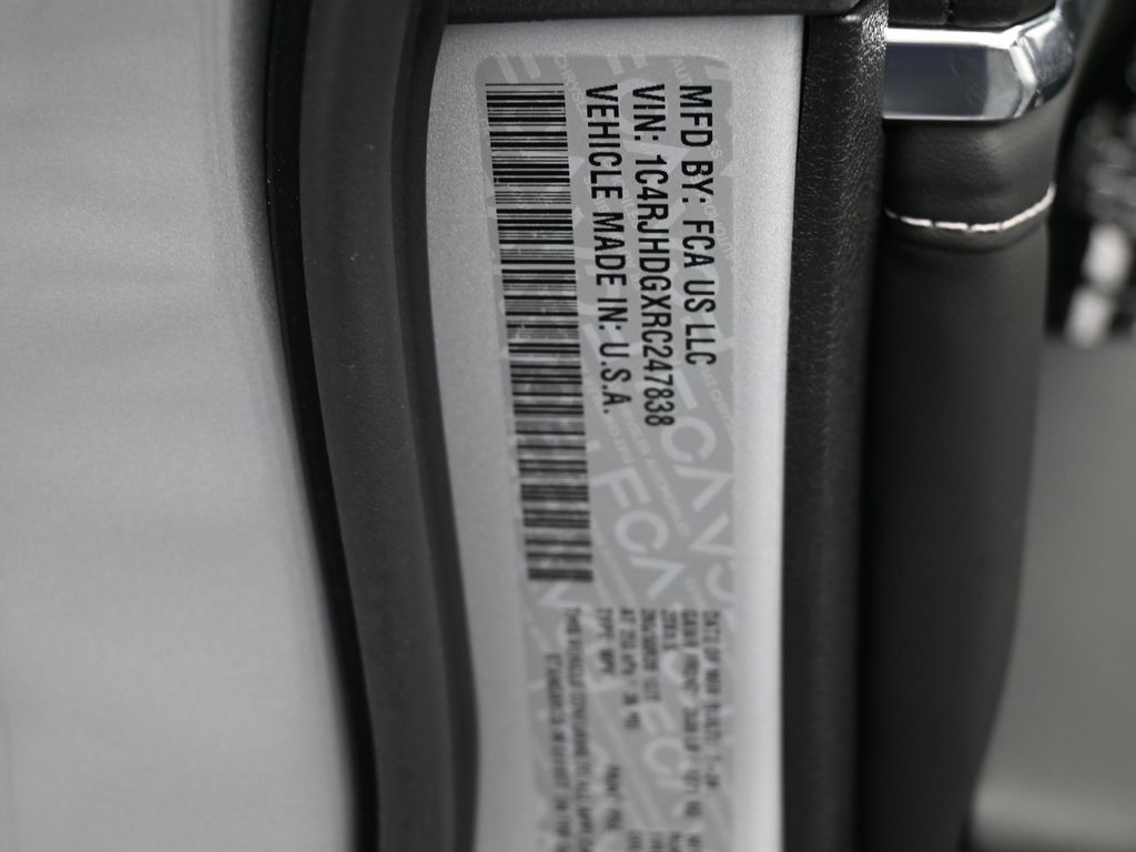 Used 2024 Silver Zynith Jeep Overland image 18