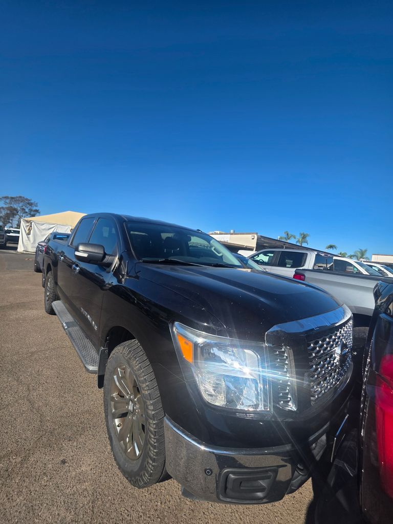 2018 Nissan Titan SV Crew Cab 4WD