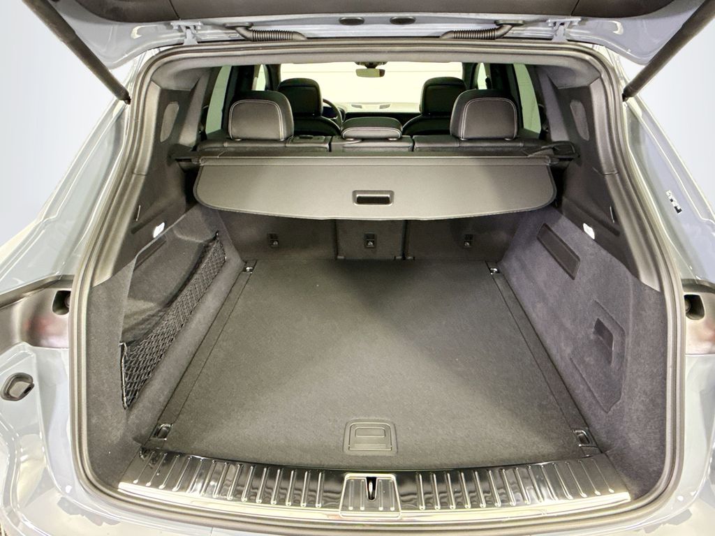 Thumbnail: 2026 Porsche Cayenne - 29