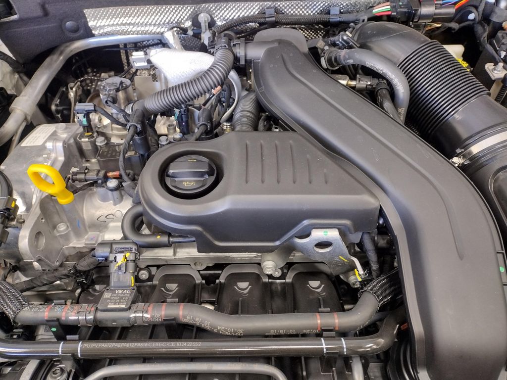 2025 Volkswagen Taos 1.5T SE