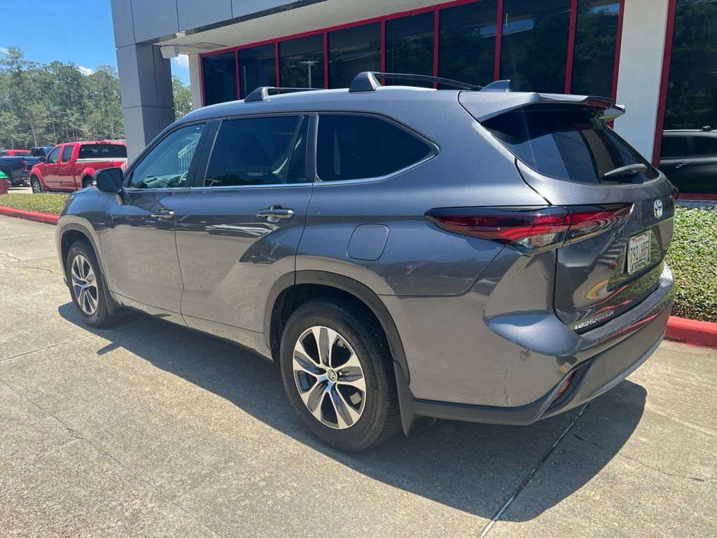 Magnetic Gray Metallic 2024 Toyota Highlander SUV / Crossover Front-Wheel Drive 8-Speed Automatic