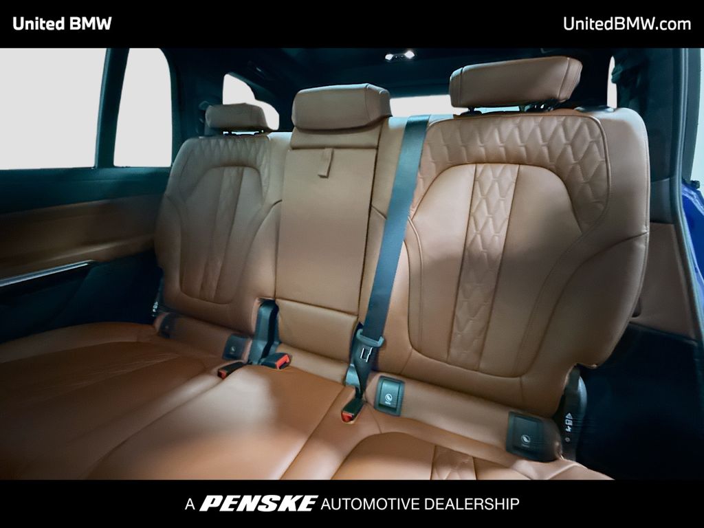 Thumbnail: 2026 BMW X7 - 13