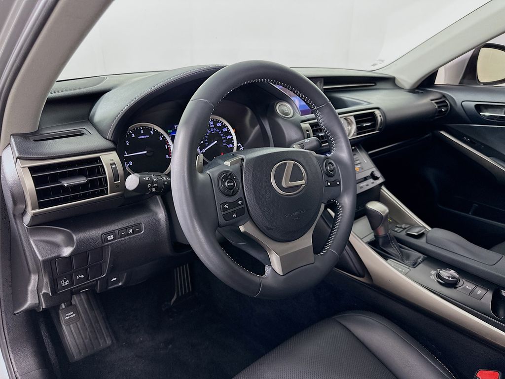 Thumbnail: 2014 Lexus IS - 9