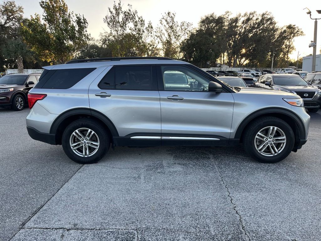 2023 Ford Explorer XLT 4