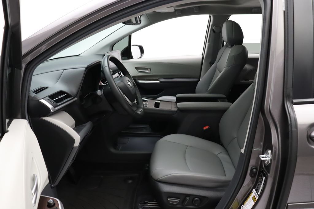 2024 Toyota Sienna XLE 14