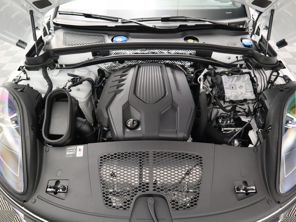 Thumbnail: 2025 Porsche Macan - 32