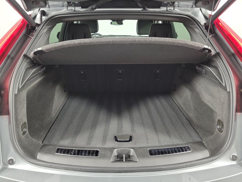 2025 Cadillac XT4 Premium Luxury - 7