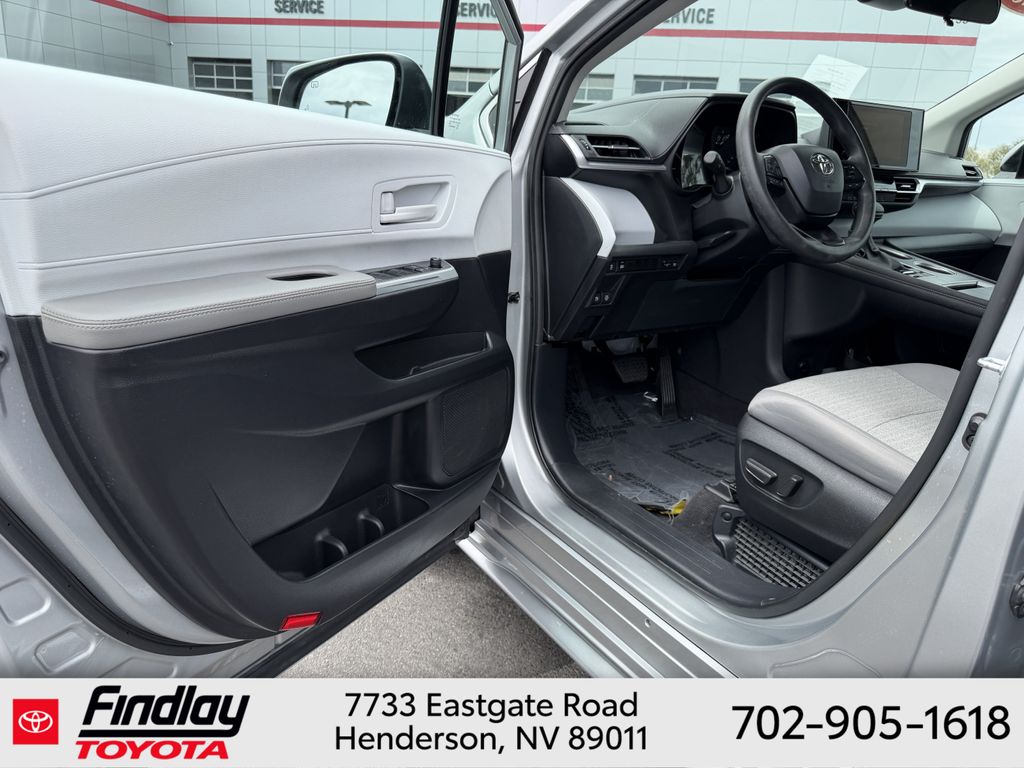 Used 2025 Toyota Sienna Van