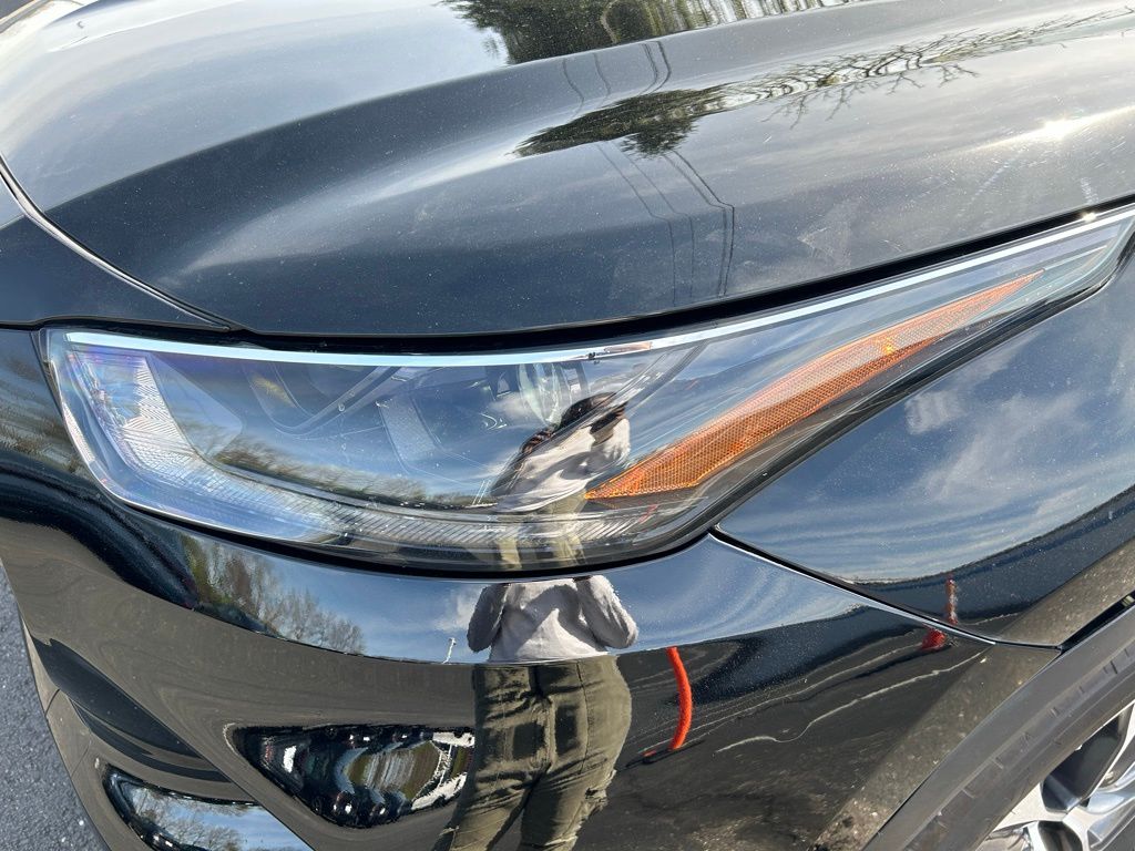 2022 Toyota Highlander XLE 9