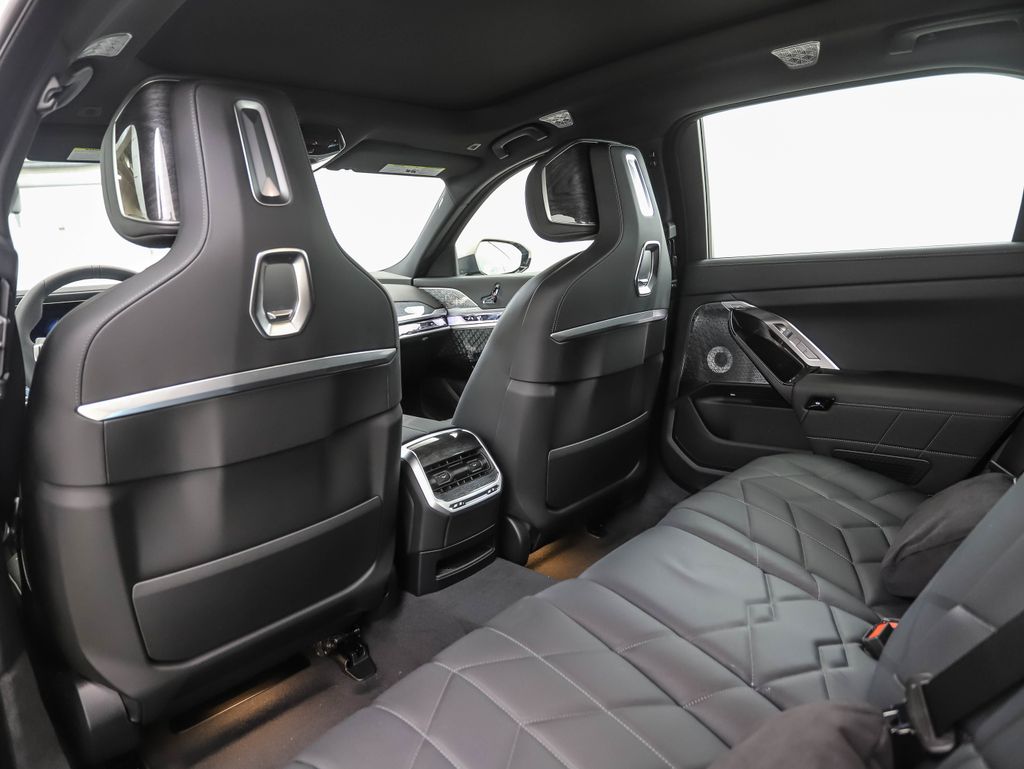 Thumbnail: 2025 BMW 7 Series - 22