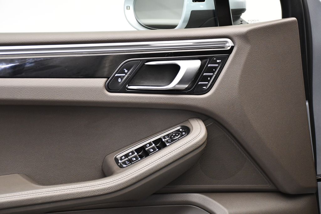 2018 Porsche Macan S 28