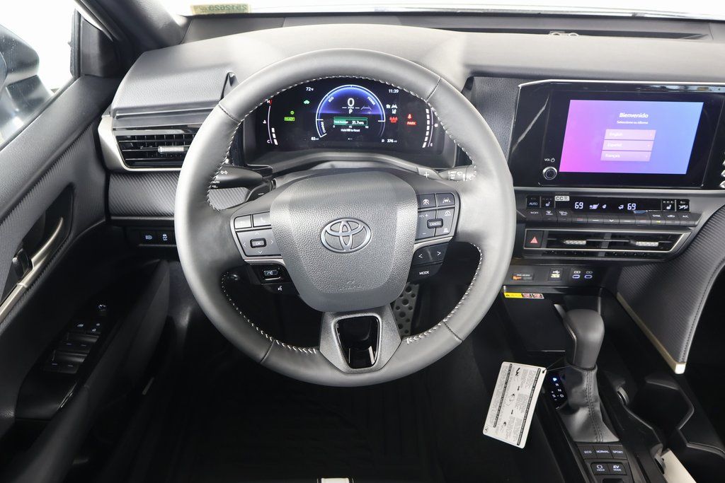 2025 Toyota Camry SE 3