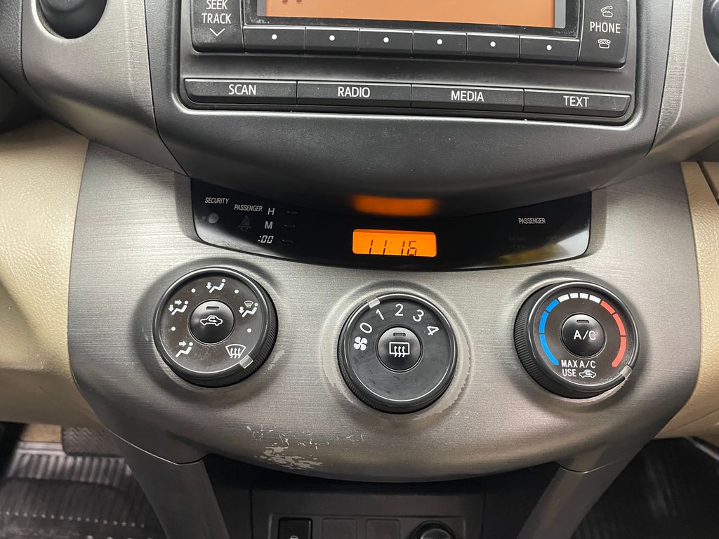 Thumbnail: 2012 Toyota RAV4 - 25