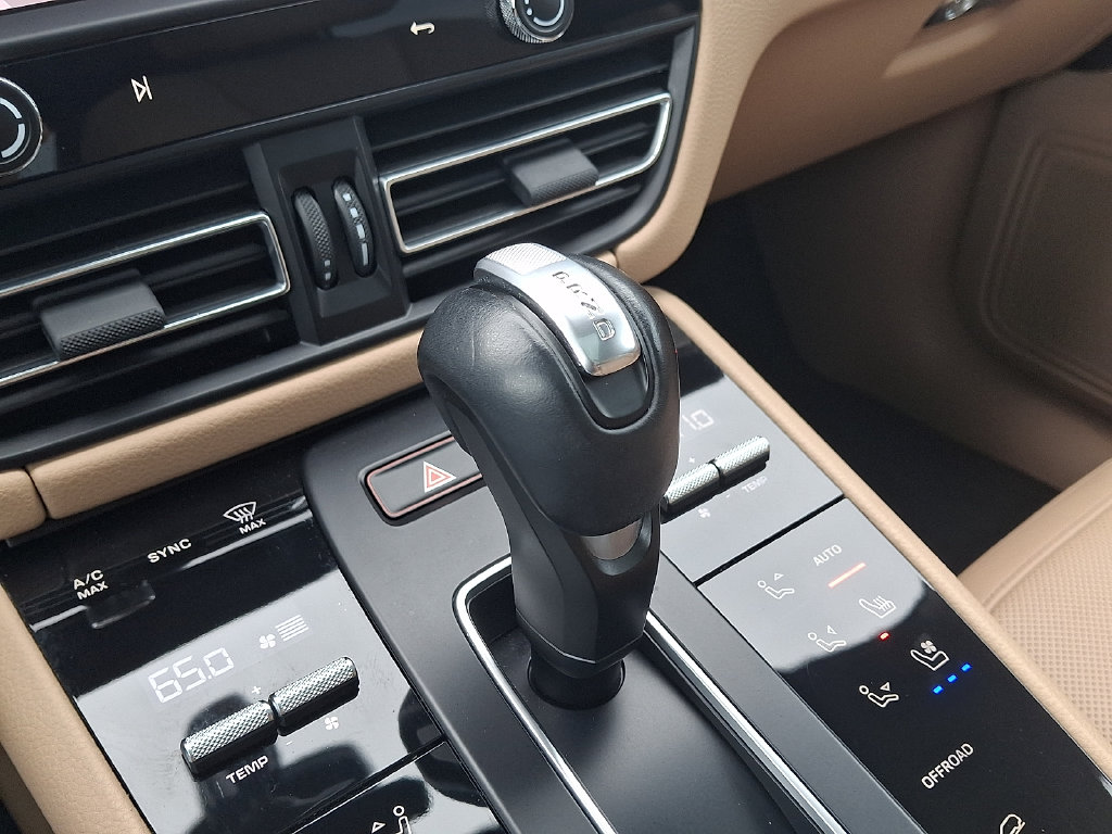 Thumbnail: 2023 Porsche Macan - 17
