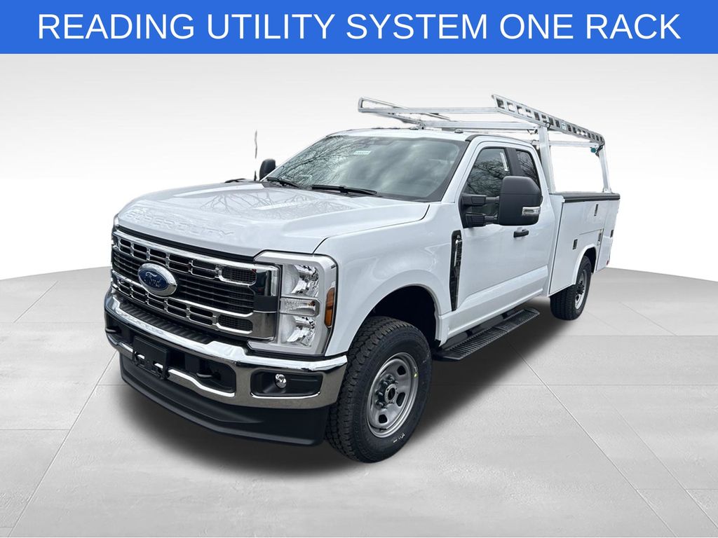 Oxford White 2026 Ford F-350 Super Duty Chassis Pickup Truck Four-Wheel Drive Automatic
