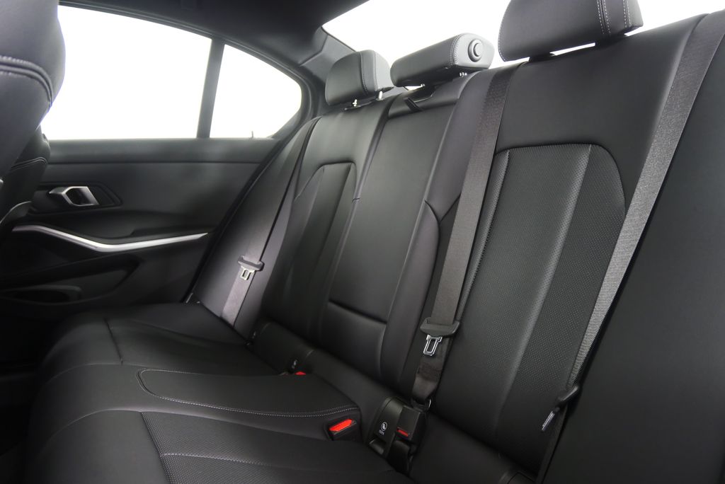 Thumbnail: 2025 BMW 3 Series - 15