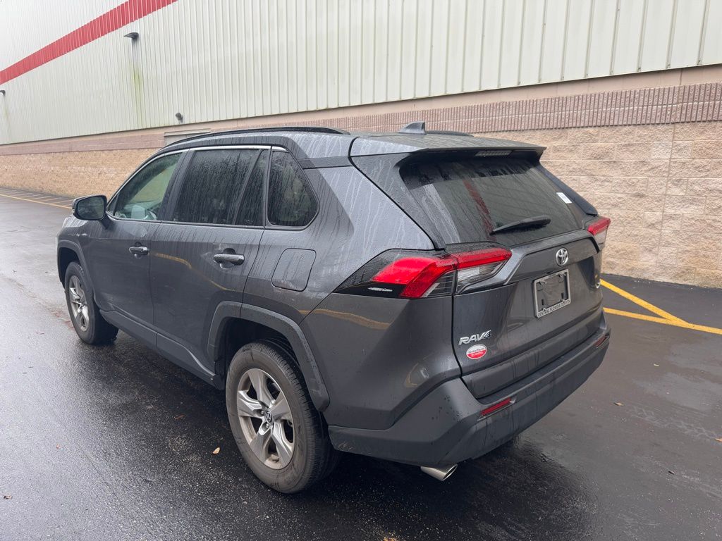 2023 Toyota RAV4 XLE 3