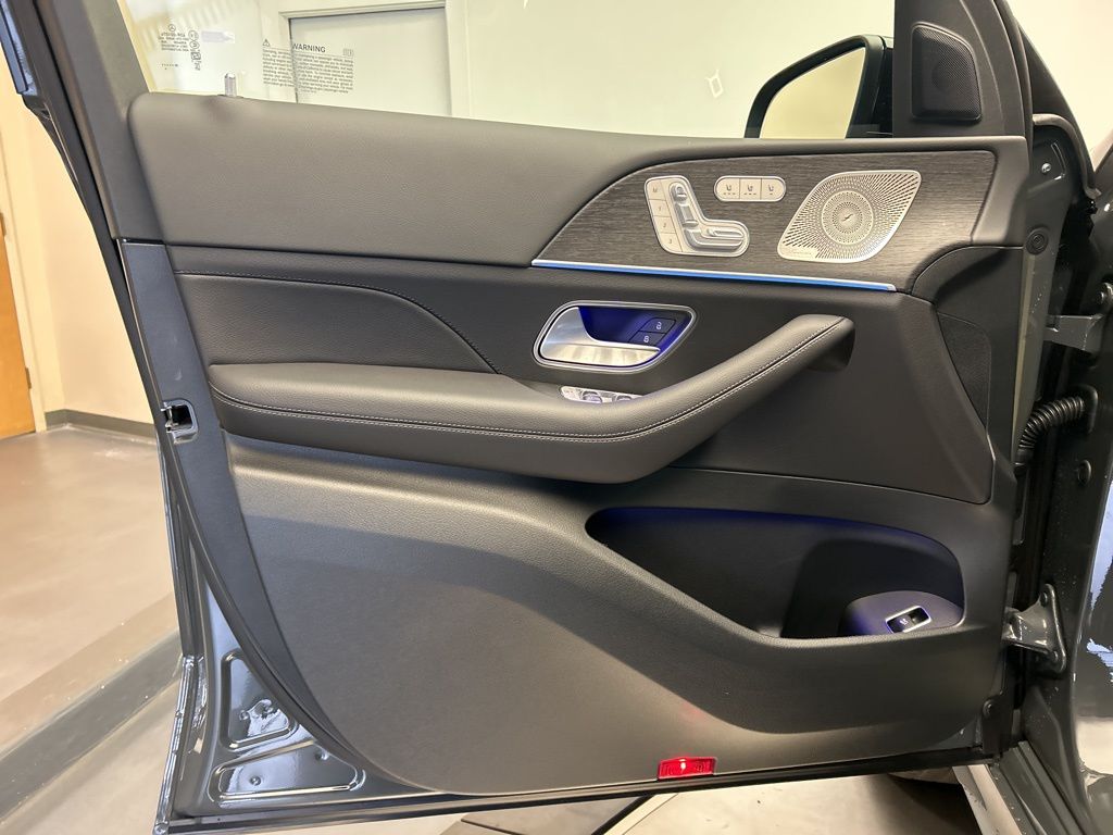 Thumbnail: 2026 Mercedes-Benz GLE - 11