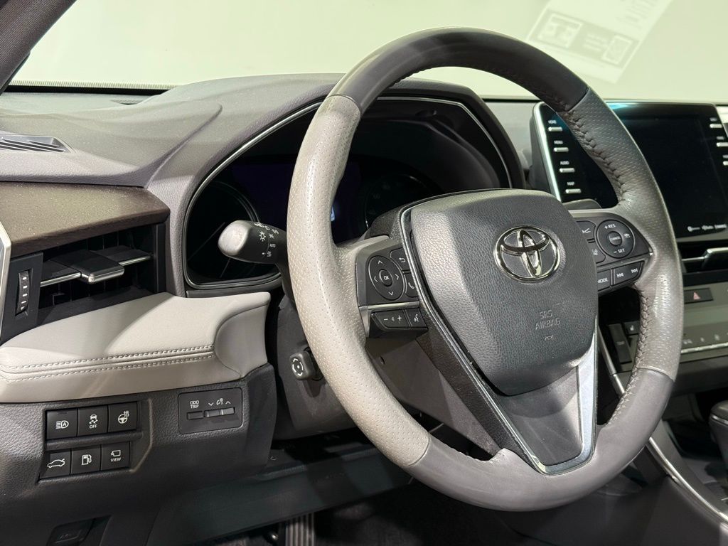 Thumbnail: 2020 Toyota Avalon - 16