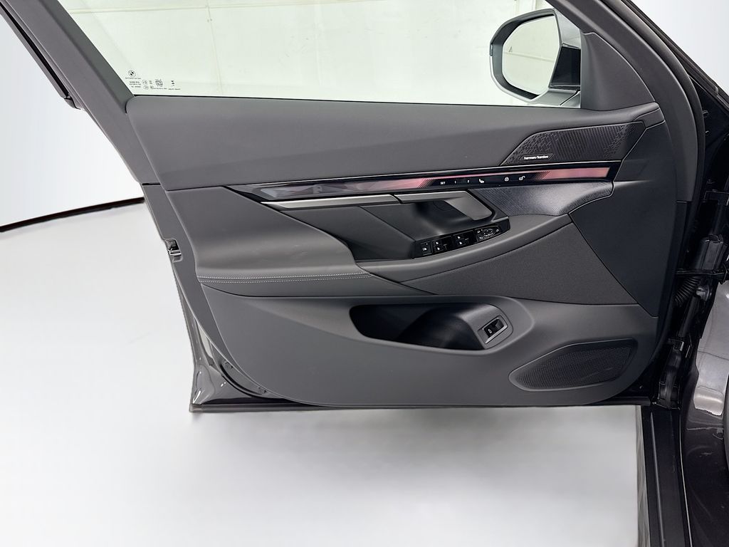 Thumbnail: 2026 BMW i5 - 23