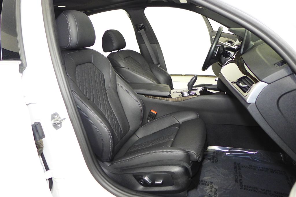 Thumbnail: 2022 BMW 5 Series - 18