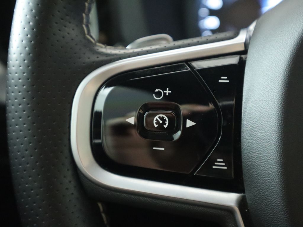 Thumbnail: 2019 Volvo XC60 - 11