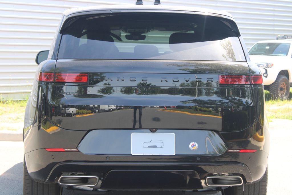 New 2026 Black Land Rover Dynamic SE image 5