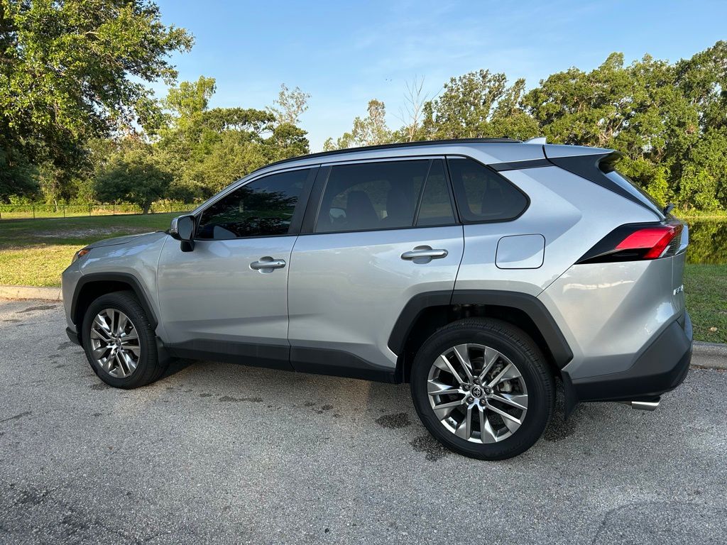 2021 Toyota RAV4 XLE Premium 3