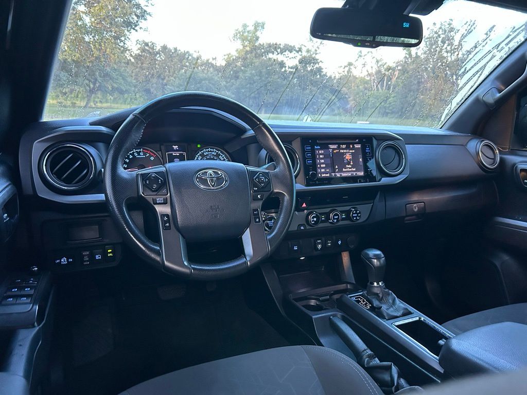 Thumbnail: 2018 Toyota Tacoma - 12