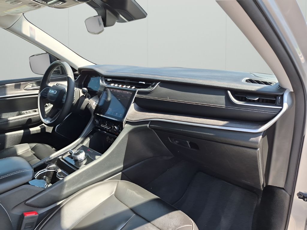 Used 2023 Silver Jeep Limited image 14