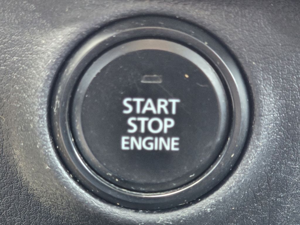 Used 2022 White Mazda 2.5 S image 27