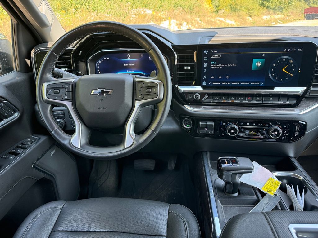 2022 Chevrolet Silverado 1500 LTZ 9